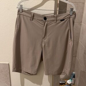 TravisMathew Golf Shorts | Men’s 32 Waist | 9” Inseam | Performance Fit